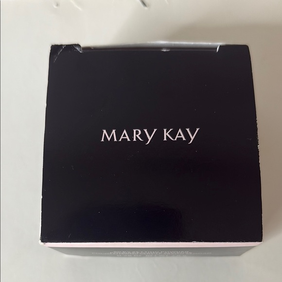 Mary Kay Brown Setting Powder Sleek Compact - Picture 3 of 4